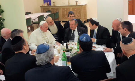 El Papa almuerza con líderes de la comunidad judaica