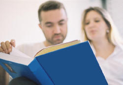 Vende-se <i>Manual de Conduta no Amor</i>!